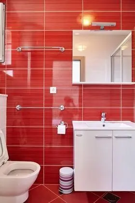 Ortak Ranzalı Oda, Sadece kadınlar için, Sigara İçilmez, Özel Banyo