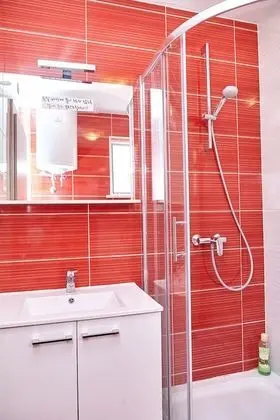 Ortak Ranzalı Oda, Sadece kadınlar için, Sigara İçilmez, Özel Banyo
