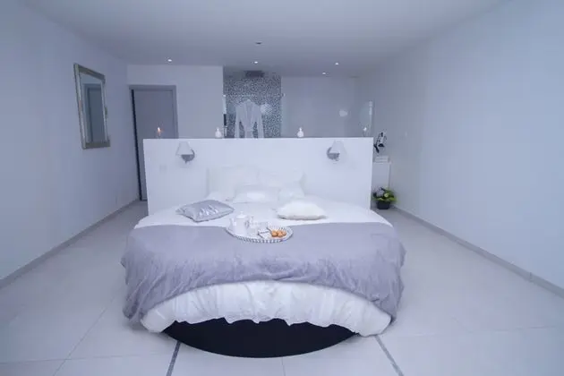 Romantic Tek Büyük Yataklı Oda (Paradis Blanc)