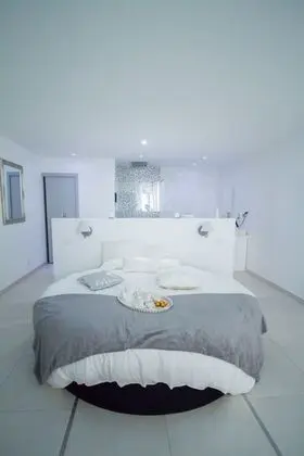 Romantic Tek Büyük Yataklı Oda (Paradis Blanc)