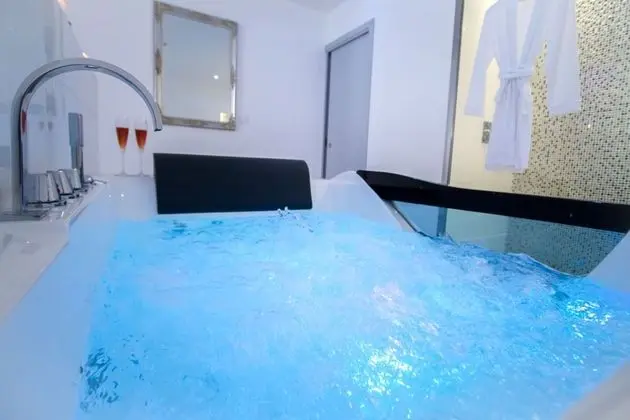 Romantic Tek Büyük Yataklı Oda (Paradis Blanc)