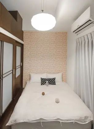 Dört Kişilik Oda, Avlu Manzaralı