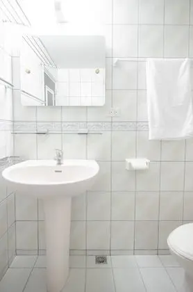 Dört Kişilik Oda, Avlu Manzaralı