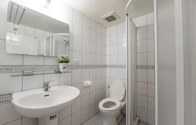 Dört Kişilik Oda, Balkon, Avlu Manzaralı