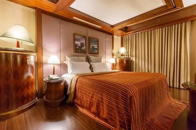 Honeymoon Tek Büyük Yataklı Oda