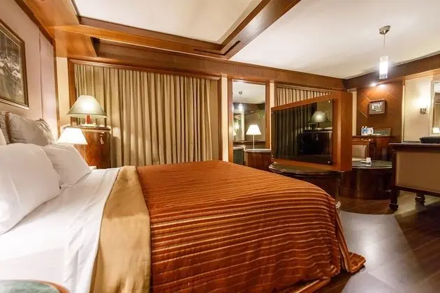 Honeymoon Tek Büyük Yataklı Oda