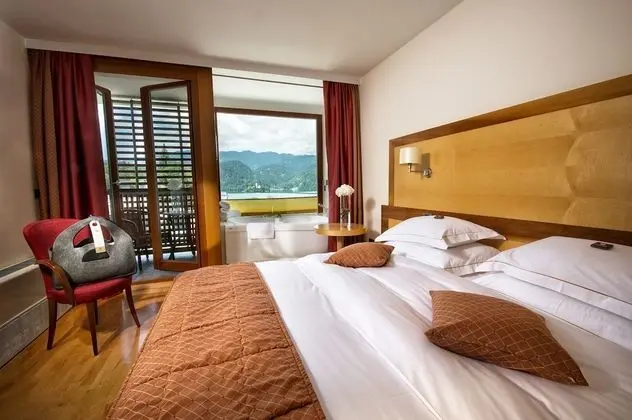 Deluxe Oda, Balkon, Göl Manzaralı