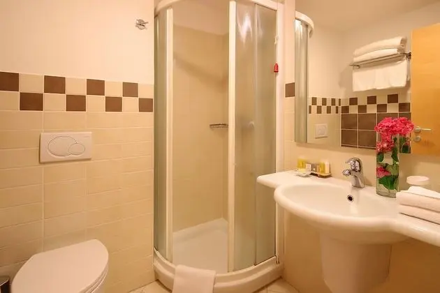 Tek Büyük Yataklı Oda, Balkon, Göl Manzaralı