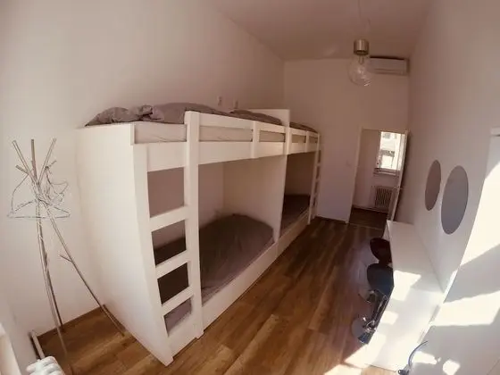 Standard Ortak Ranzalı Oda, Sadece erkekler için, Sigara İçilmez