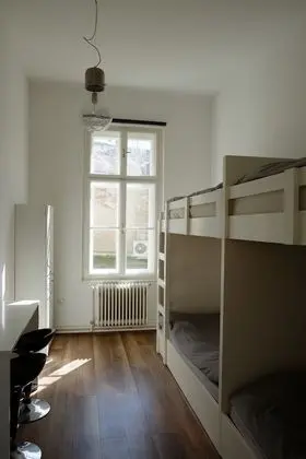 Standard Ortak Ranzalı Oda, Sadece erkekler için, Sigara İçilmez