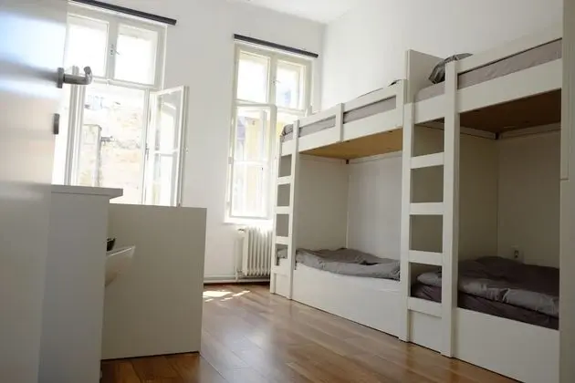 Standard Ortak Ranzalı Oda, Sadece erkekler için, Sigara İçilmez