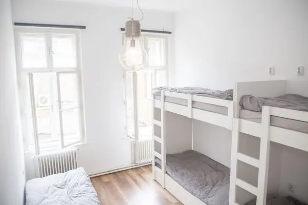 Standard Ortak Ranzalı Oda, Sadece erkekler için, Sigara İçilmez