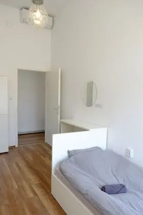 Standard Ortak Ranzalı Oda, Sadece kadınlar için