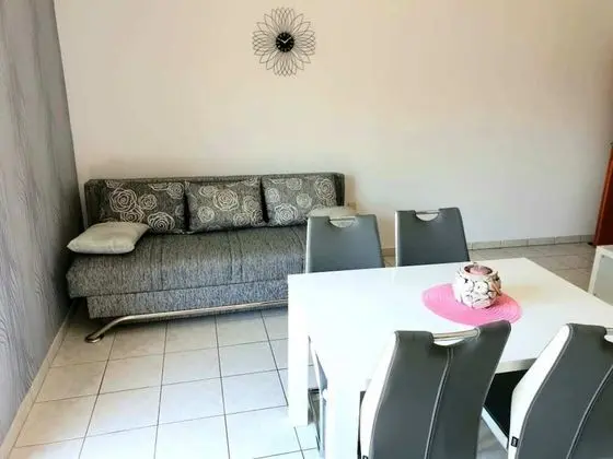 Apart Daire, 1 Büyük (Queen) Boy Yatak ve Çekyat