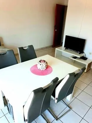 Apart Daire, 1 Büyük (Queen) Boy Yatak ve Çekyat