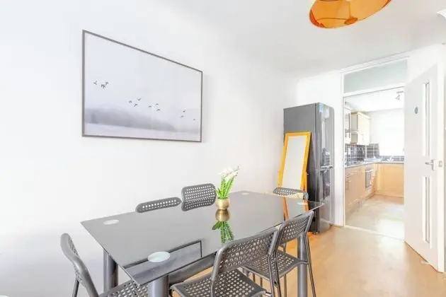 Ev (4 Bedrooms)