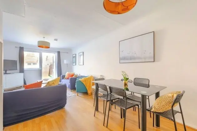 Ev (4 Bedrooms)