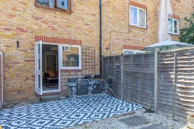 Ev (4 Bedrooms)