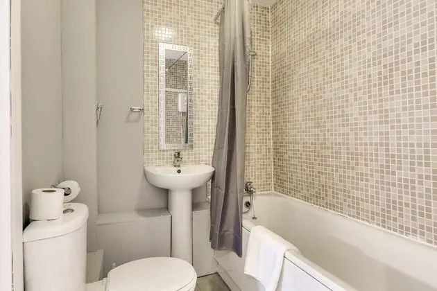 Ev (4 Bedrooms)