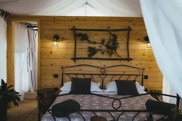 Kır Evi, 1 Büyük (Queen) Boy Yatak