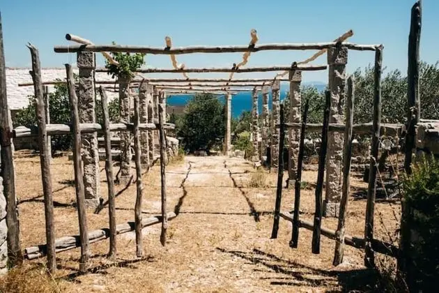 Kır Evi, 1 Büyük (Queen) Boy Yatak