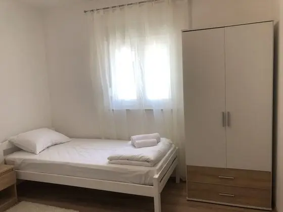 Ev