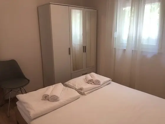 Ev