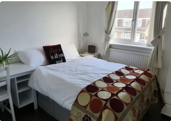 Basic Tek Büyük Yataklı Oda