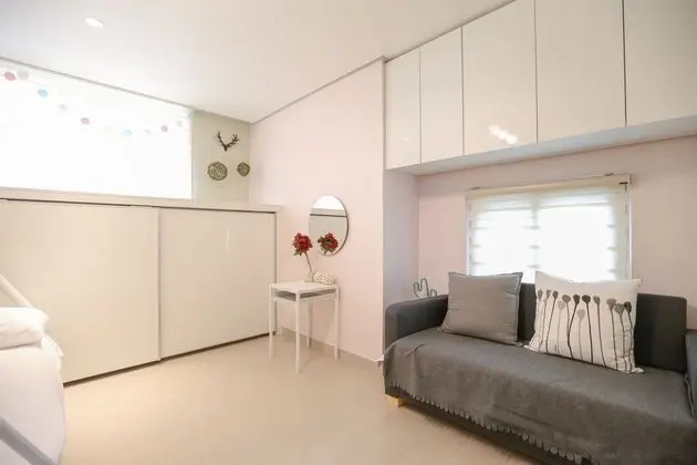 Ev (Lovely House)