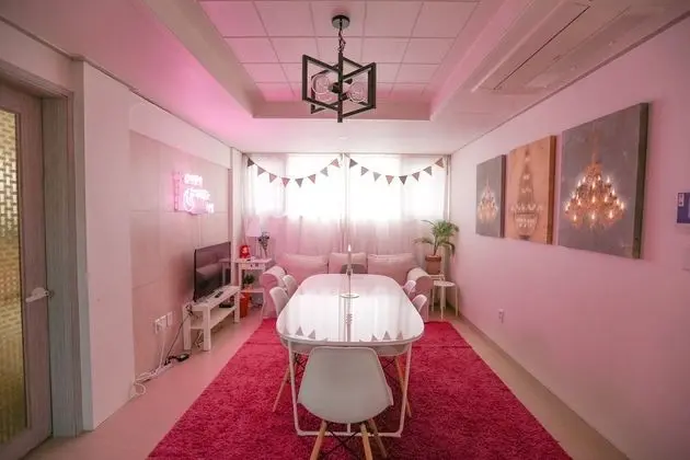 Ev (Lovely House)