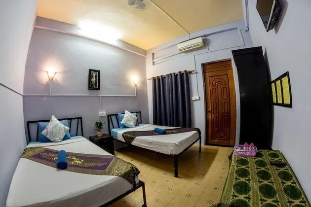 Deluxe Twin room with window