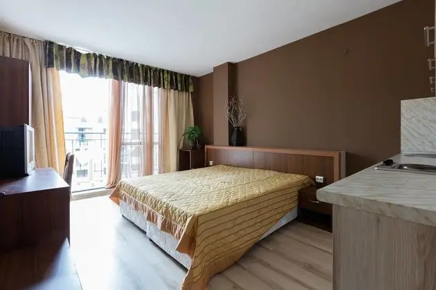 Family Stüdyo, Balkon, Havuz Manzaralı