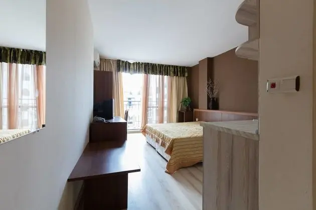 Family Stüdyo, Balkon, Havuz Manzaralı