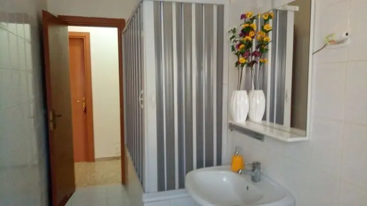Üç Kişilik Oda, Ortak Banyo