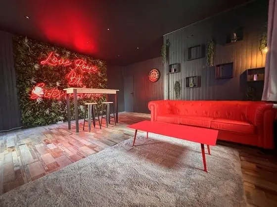 Honeymoon Tek Büyük Yataklı Oda