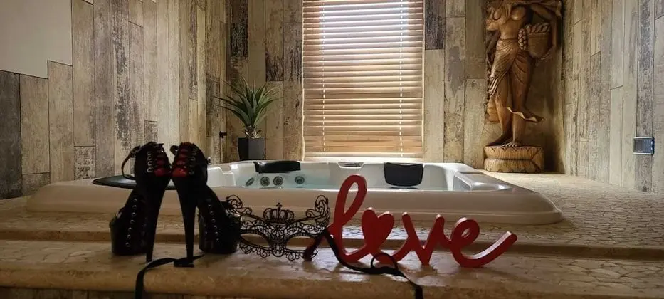 Romantic Çatı Katı (Loft), Sıcak Su Havuzu (Sauna ,toit terrasse )