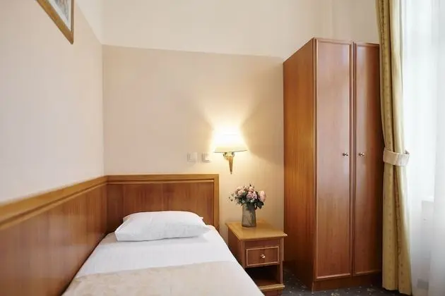 Single Room with Street View