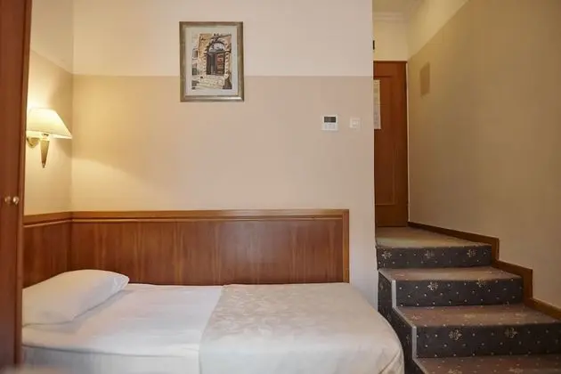 Single Room with Street View