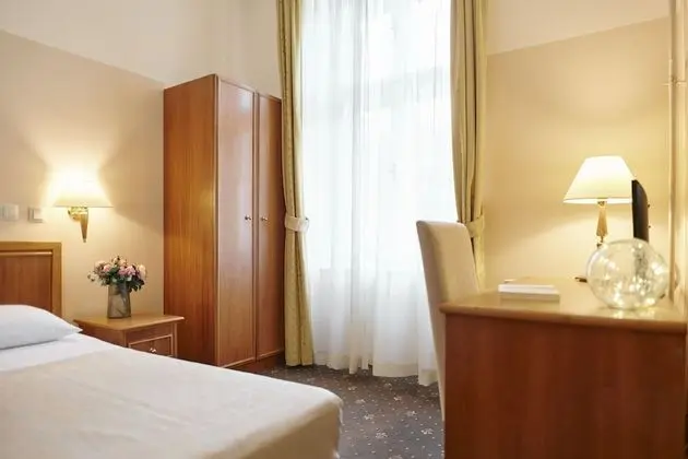 Single Room with Street View