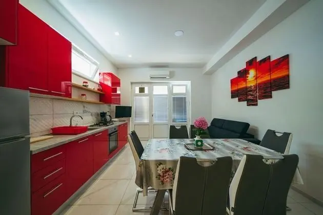 Apart Daire (Lovre - close to the sea - A2(4+1) pr)