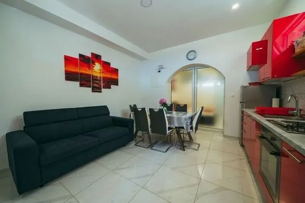 Apart Daire (Lovre - close to the sea - A2(4+1) pr)