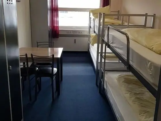 Oda, Ortak Banyo (4 Bett Zimmer )