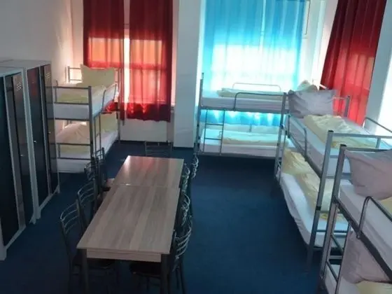 Oda, Ortak Banyo (8 Bett Zimmer )