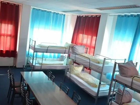 Oda, Ortak Banyo (8 Bett Zimmer )