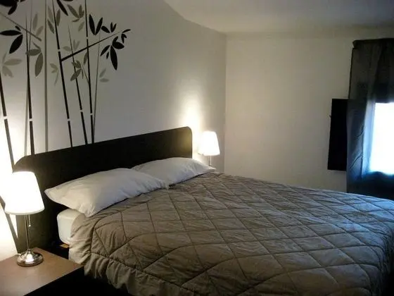 Tek Büyük veya İki Ayrı Yataklı Oda, Ortak Banyo