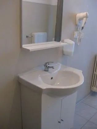 Tek Büyük veya İki Ayrı Yataklı Oda, Ortak Banyo