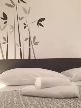 Tek Büyük veya İki Ayrı Yataklı Oda, Ortak Banyo