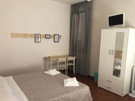 Tek Büyük veya İki Ayrı Yataklı Oda, Ortak Banyo