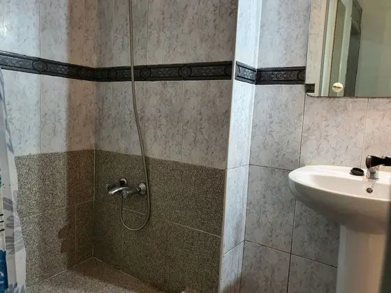 Tek Büyük Yataklı Oda, Ortak Banyo