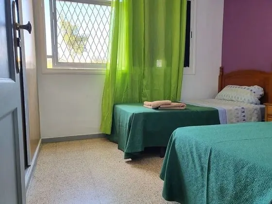 İki Ayrı Yataklı Oda, Ortak Banyo